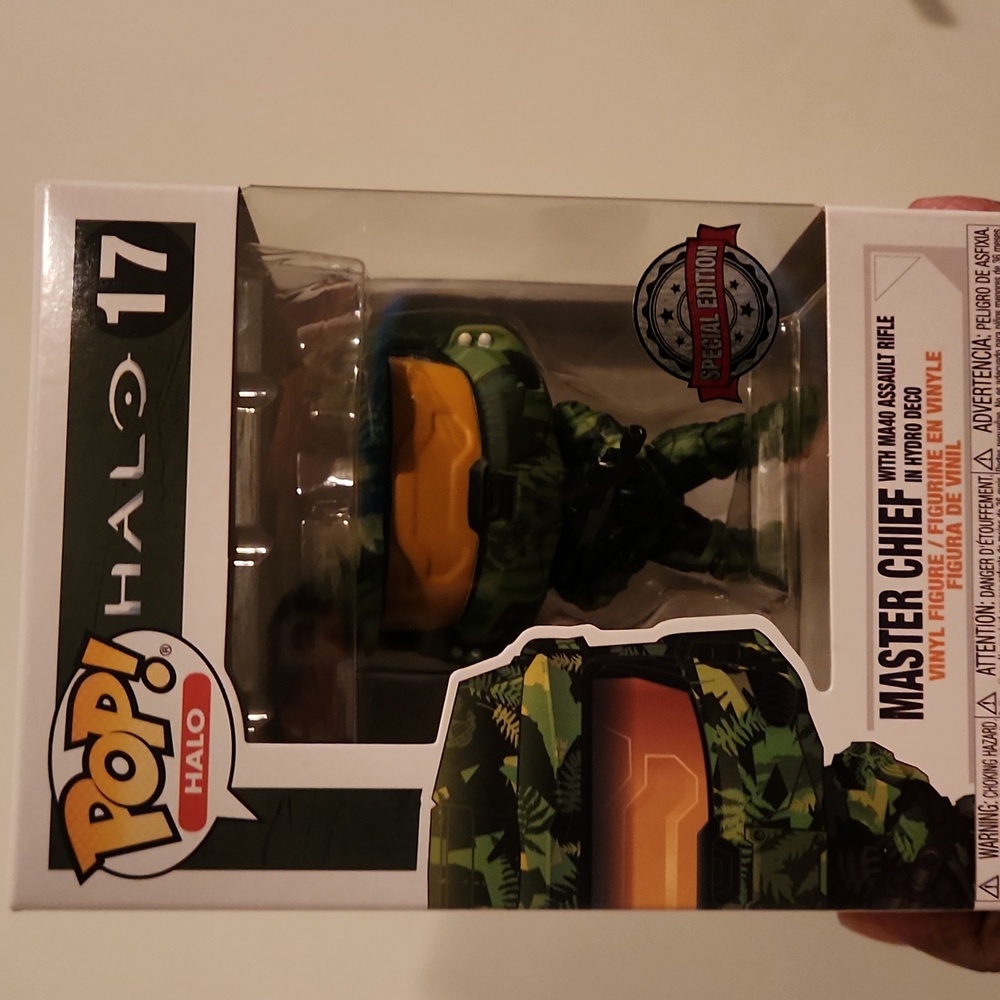 Halo Funko Pop #17 Master Chief With MA40 Assult Rifle In Hydro Deco